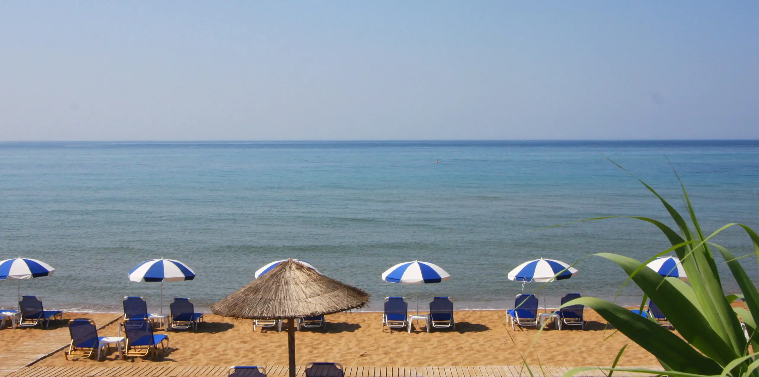 gardenos beach in corfu island